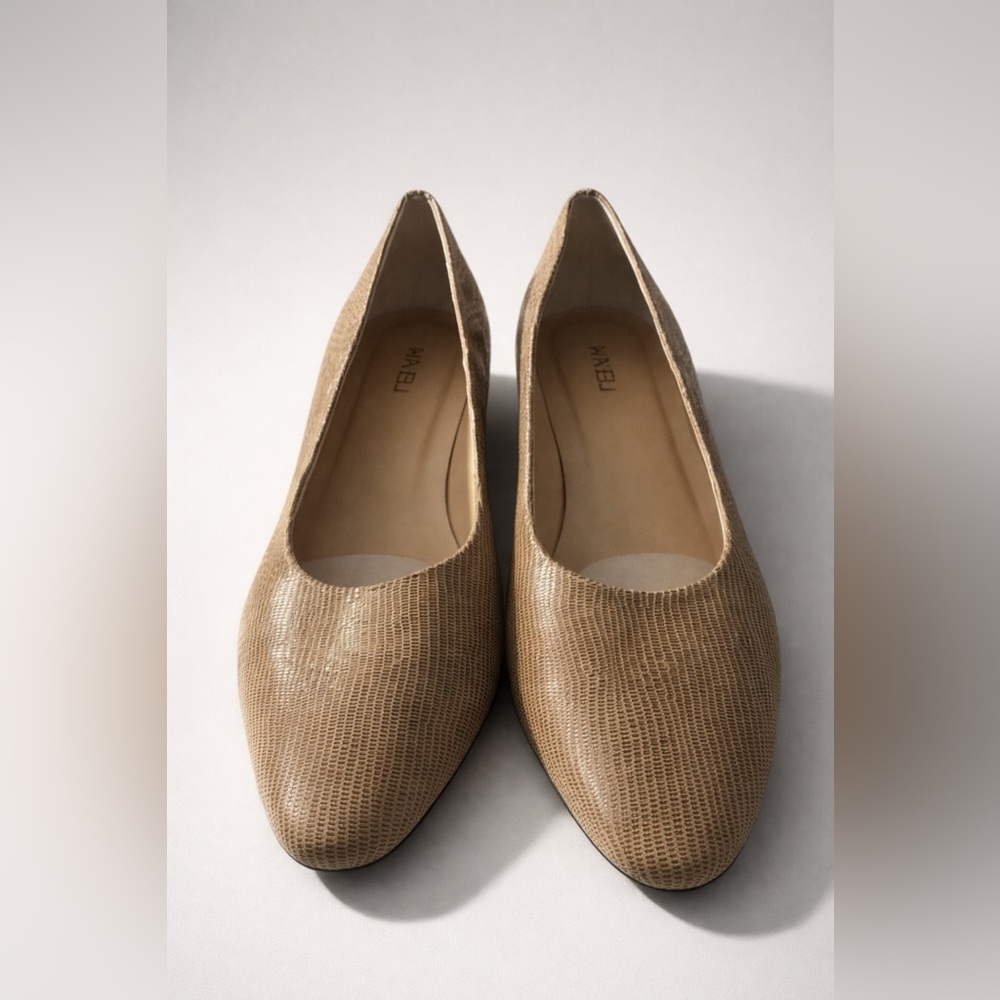Vintage Vaneli Tan Shoes size 9.5